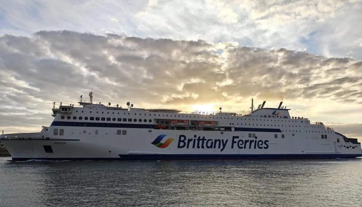 Ferry Brittany Ferries à quai avant la traversée vers Portsmouth