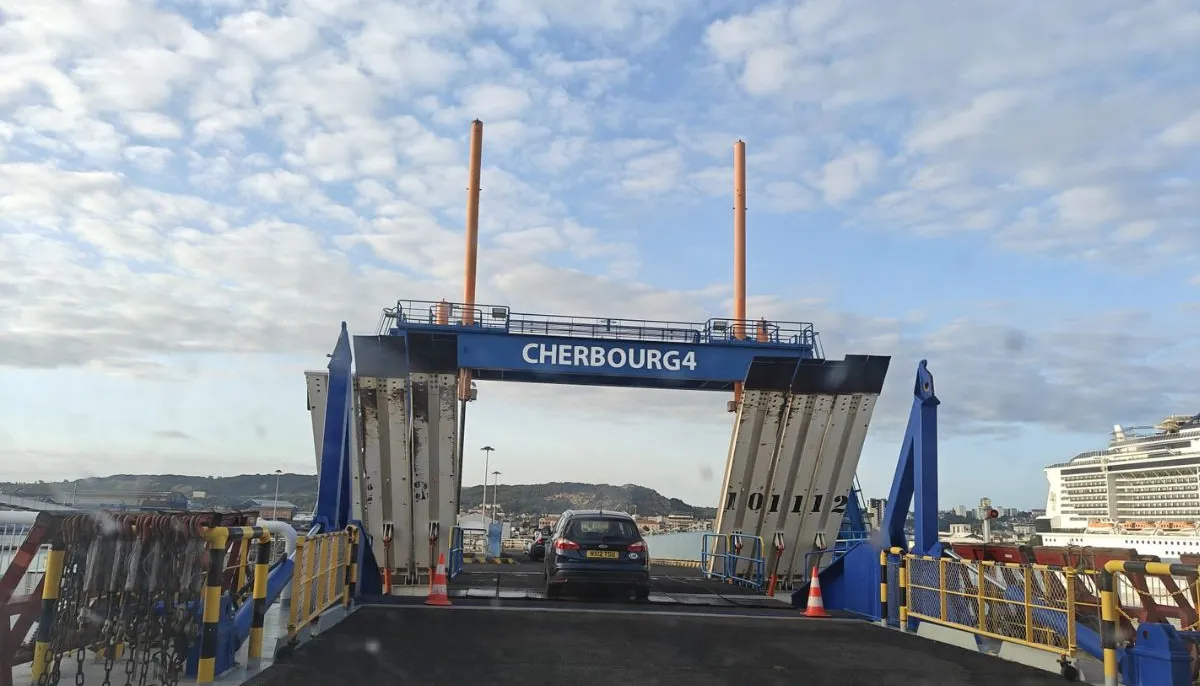 Le port de Cherbourg, terminal transmanche vers l’Angleterre